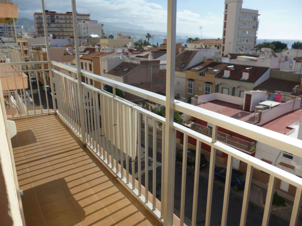 Middle Floor Apartment Torre del Mar Málaga - image 5