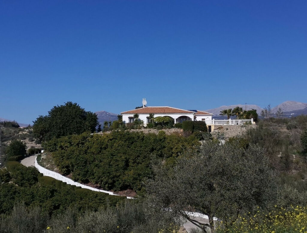 Detached Villa La Viñuela Málaga - image 5