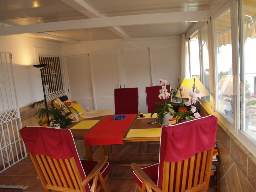 Middle Floor Apartment Caleta de Vélez Málaga - image 5