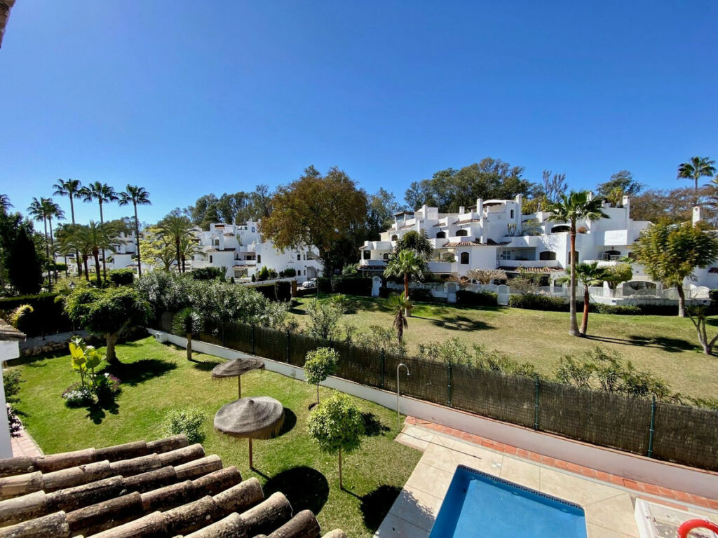 Middle Floor Apartment Elviria Málaga - image 5