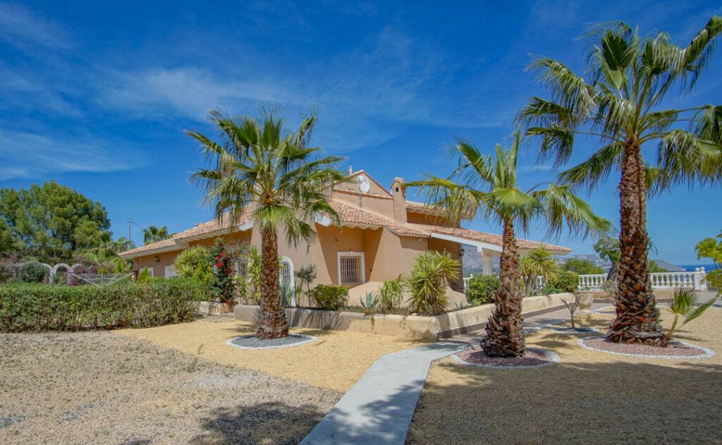 Detached Villa La Nucia Alicante - image 6