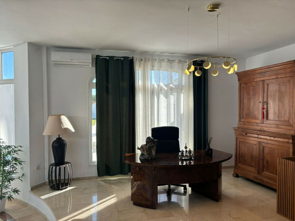 Detached Villa La Línea Cádiz - image 6