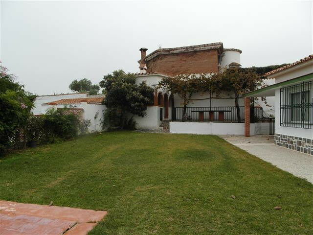 Detached Villa Benajarafe Málaga - image 6