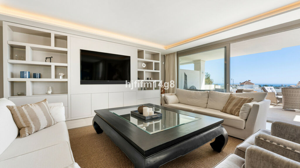 Middle Floor Apartment Nueva Andalucía Málaga - image 6