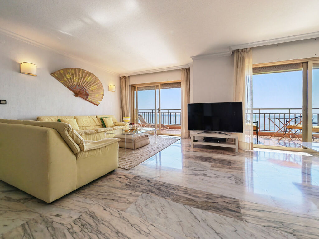 Middle Floor Apartment Los Boliches Málaga - image 6