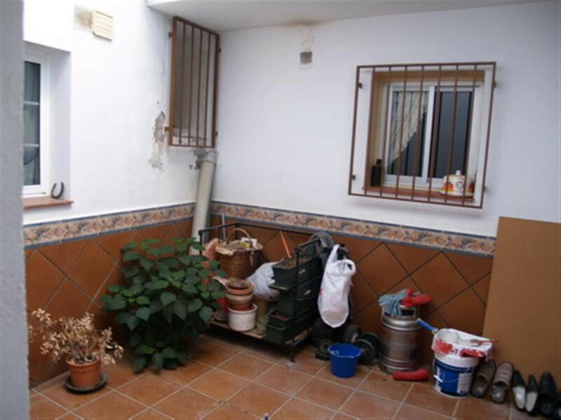 Townhouse Benamocarra Málaga - image 6