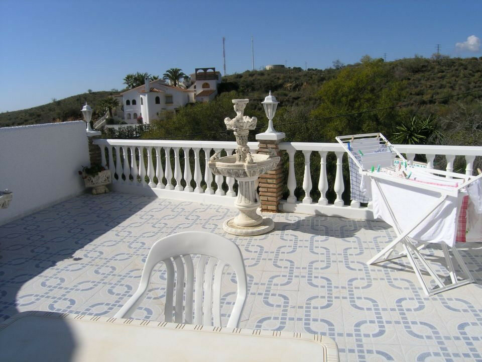 Detached Villa Benajarafe Málaga - image 6