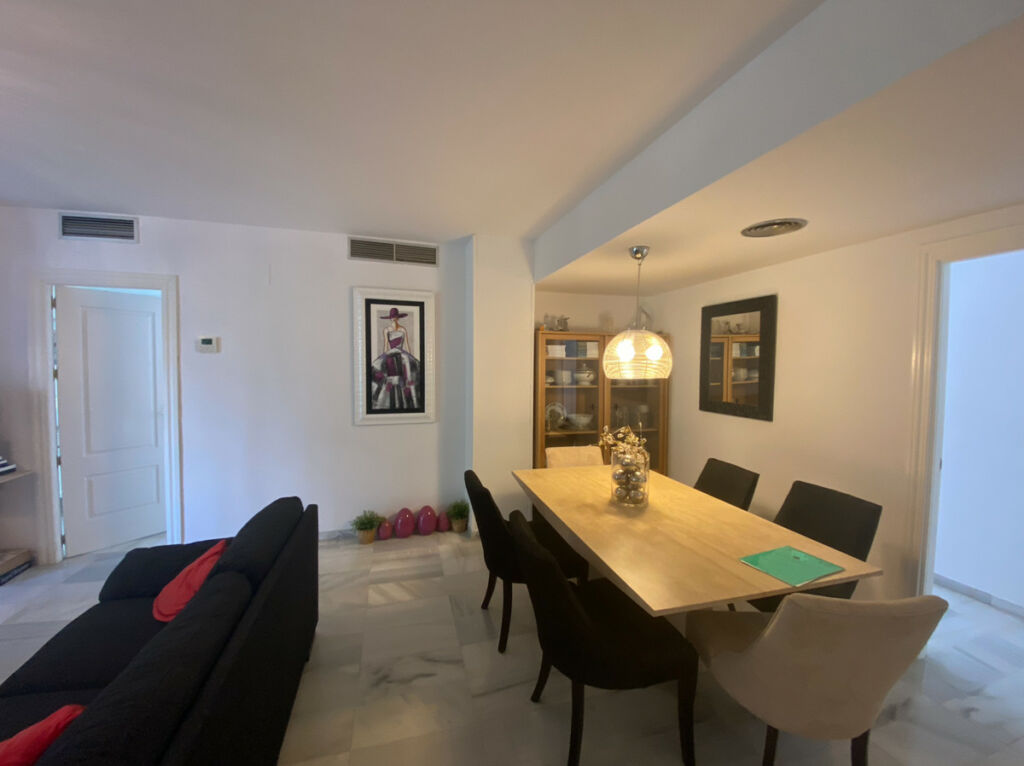 Middle Floor Apartment Puerto Banús Málaga - image 6
