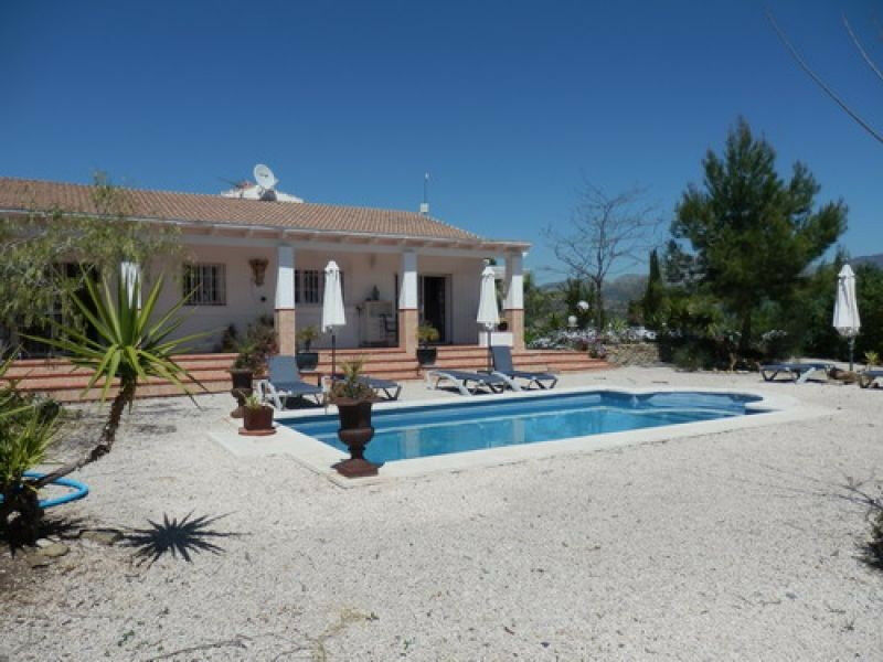 Detached Villa Colmenar Málaga - image 6