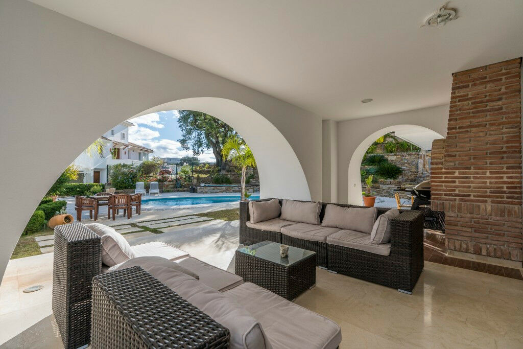 Detached Villa La Mairena Málaga - image 6