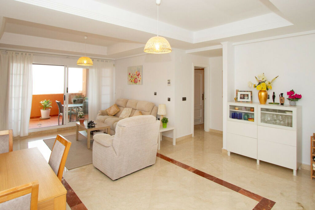Middle Floor Apartment La Mairena Málaga - image 6