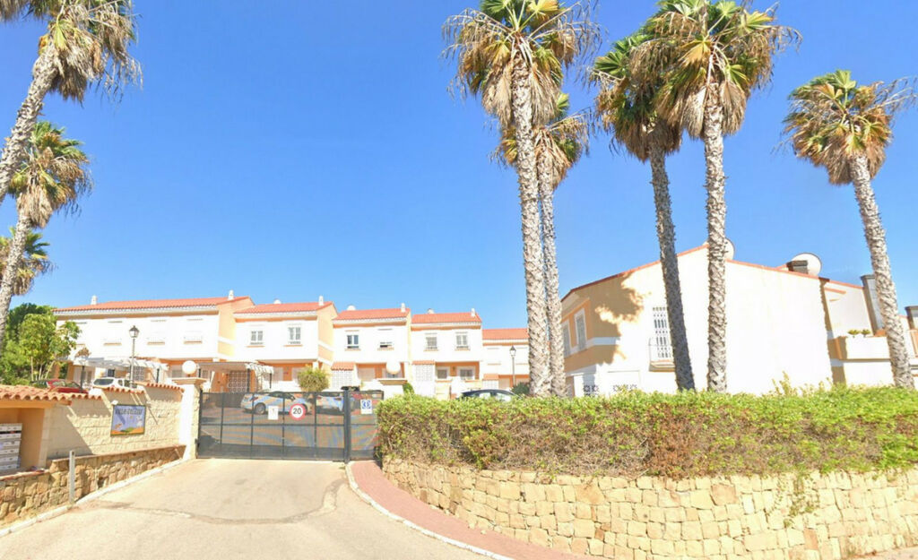 Townhouse La Duquesa Málaga - image 6