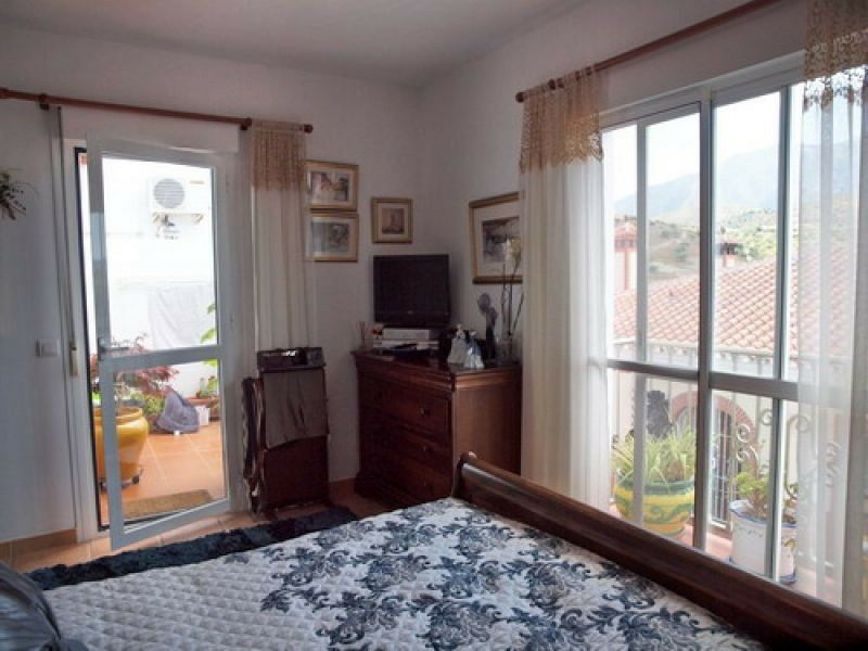 Semi-Detached House Viñuela Málaga - image 6