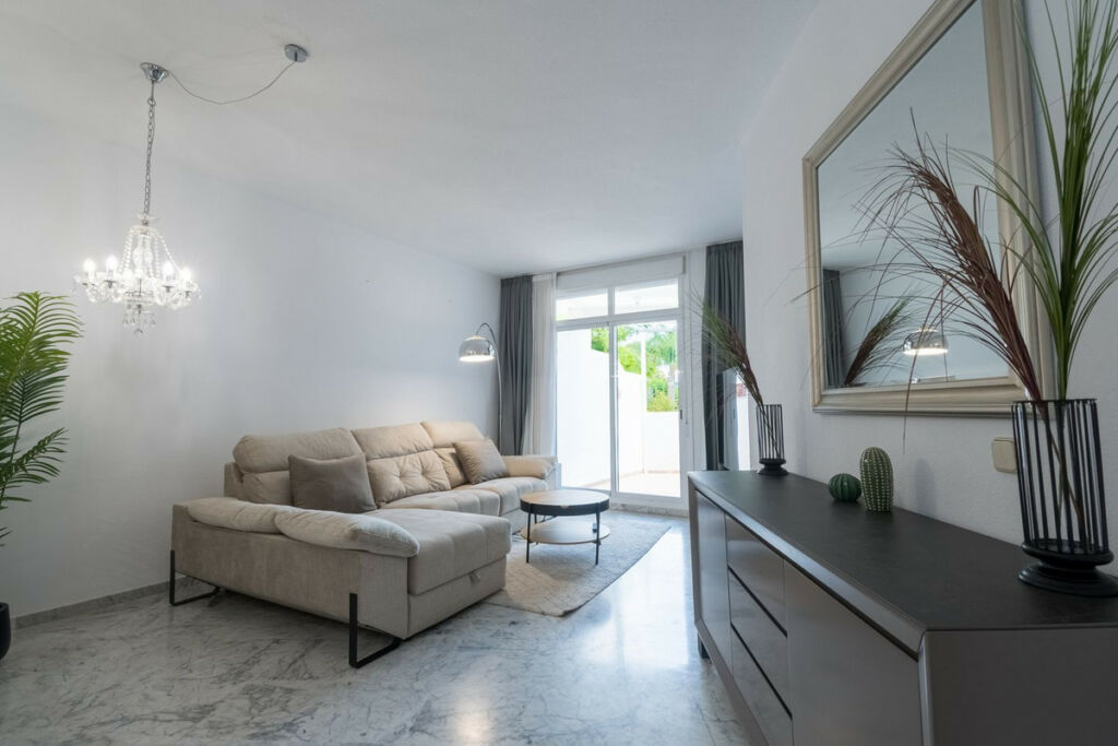 Ground Floor Apartment The Golden Mile Málaga - image 6
