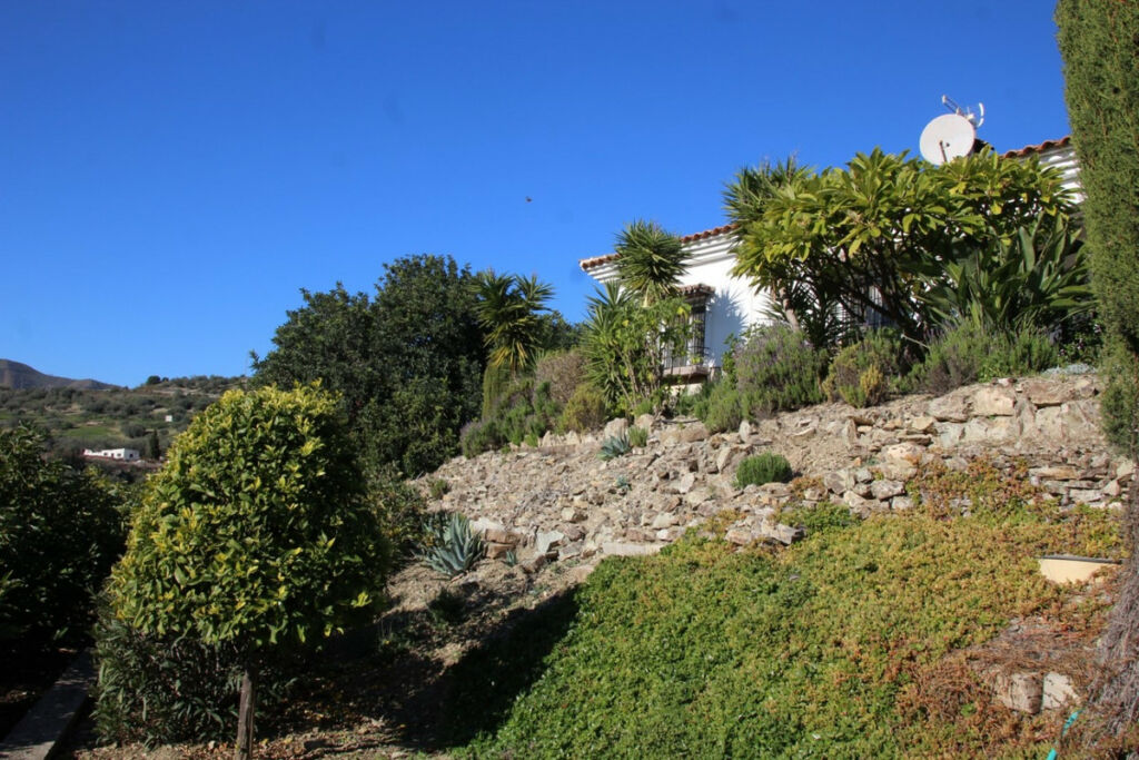 Detached Villa La Viñuela Málaga - image 6
