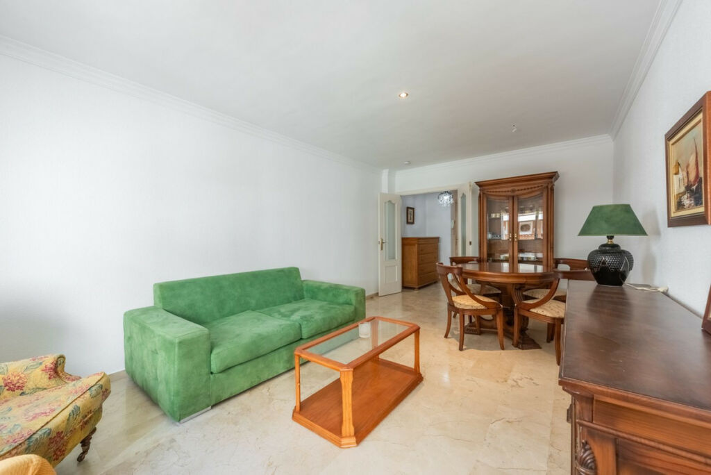 Middle Floor Apartment Estepona Málaga - image 3