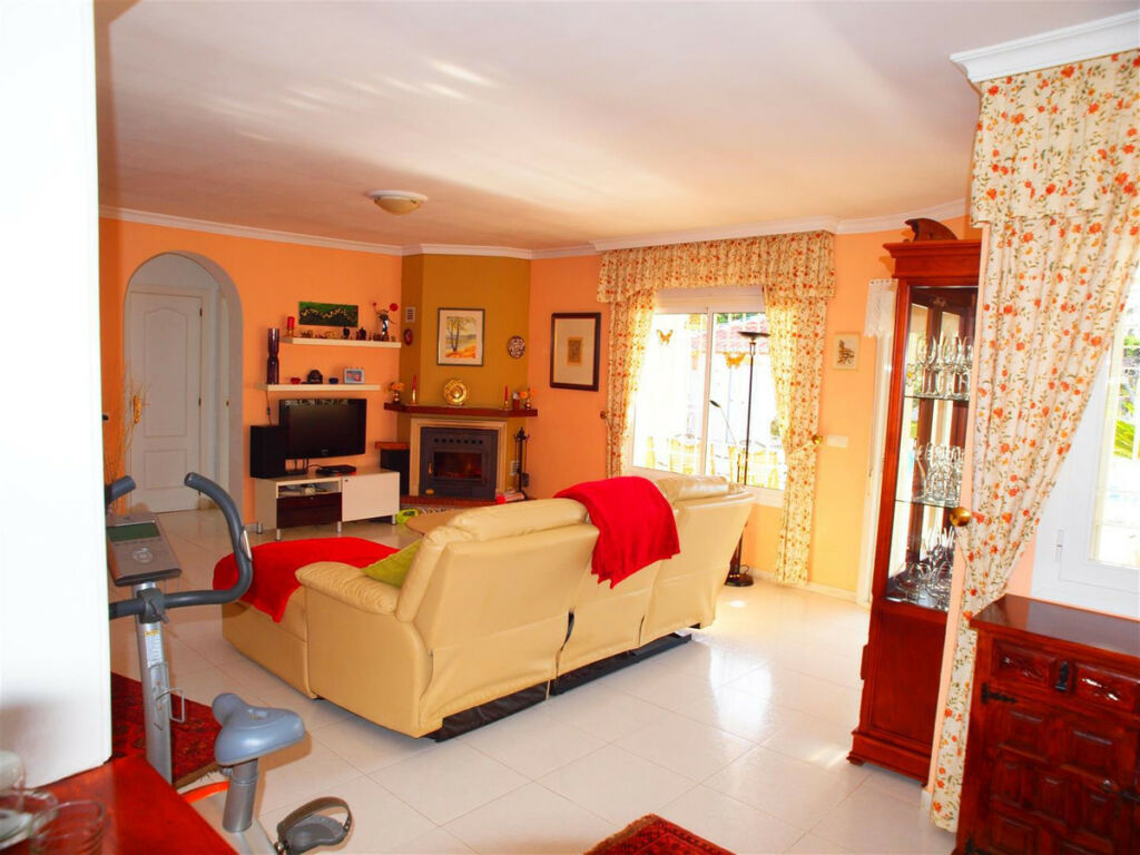 Detached Villa Mezquitilla Málaga - image 6