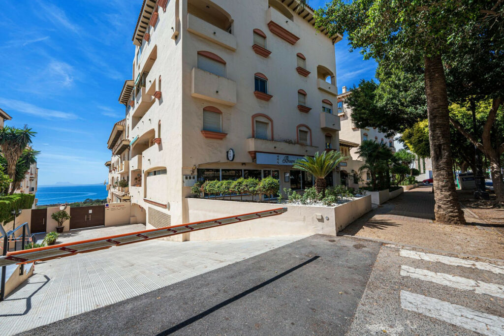 Middle Floor Apartment Estepona Málaga - image 60