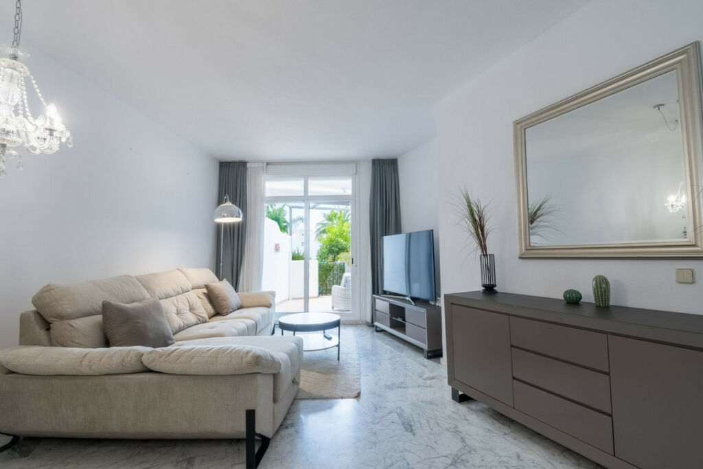 Ground Floor Apartment The Golden Mile Málaga - image 7