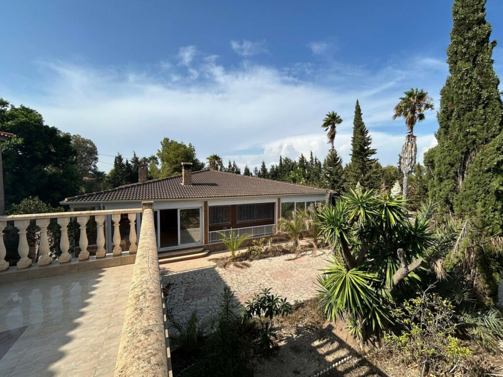 Detached Villa La Marina Alicante - image 7