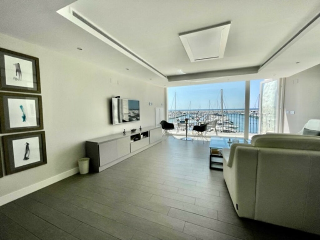 Middle Floor Apartment Puerto Banús Málaga - image 7