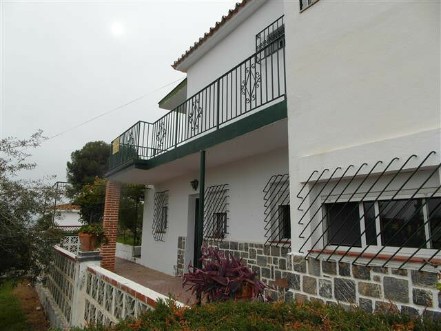 Detached Villa Benajarafe Málaga - image 7