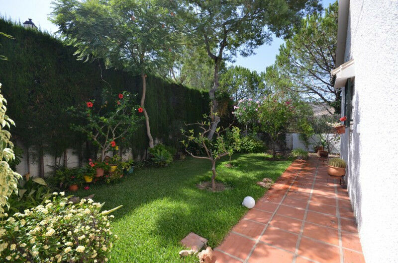 Detached Villa Macharaviaya Málaga - image 7
