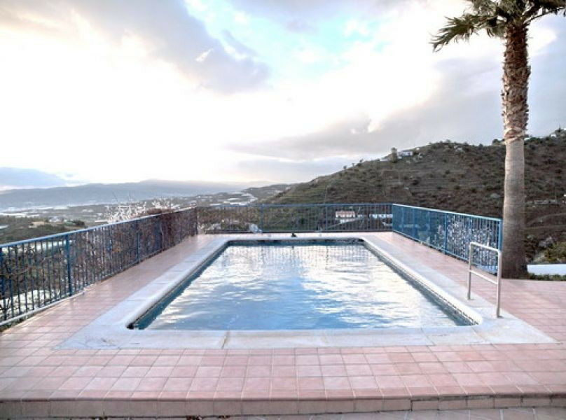 Detached Villa Sayalonga Málaga - image 7