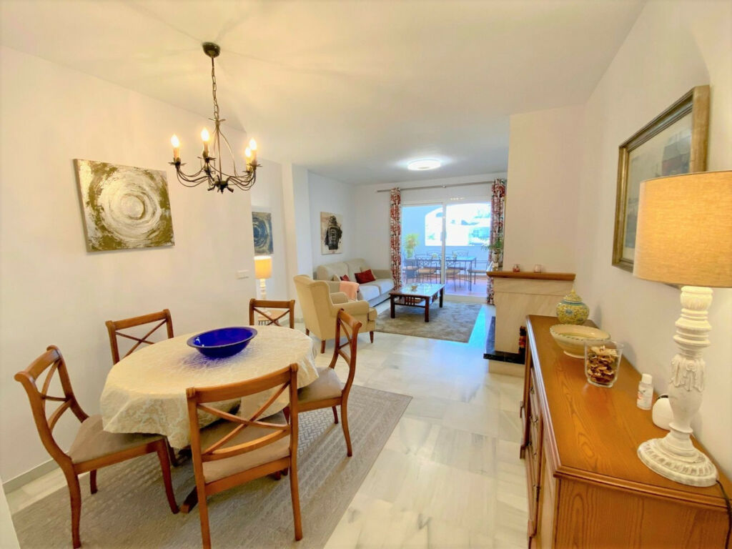 Middle Floor Apartment Elviria Málaga - image 7