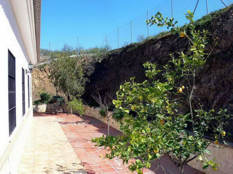 Detached Villa Sedella Málaga - image 7