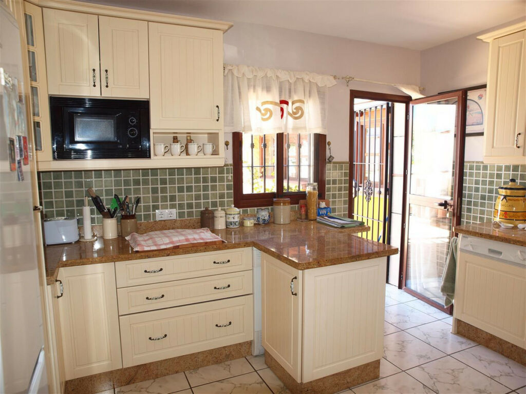 Detached Villa Viñuela Málaga - image 7