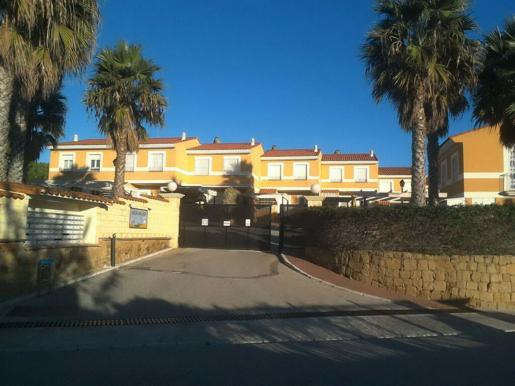 Townhouse La Duquesa Málaga - image 7