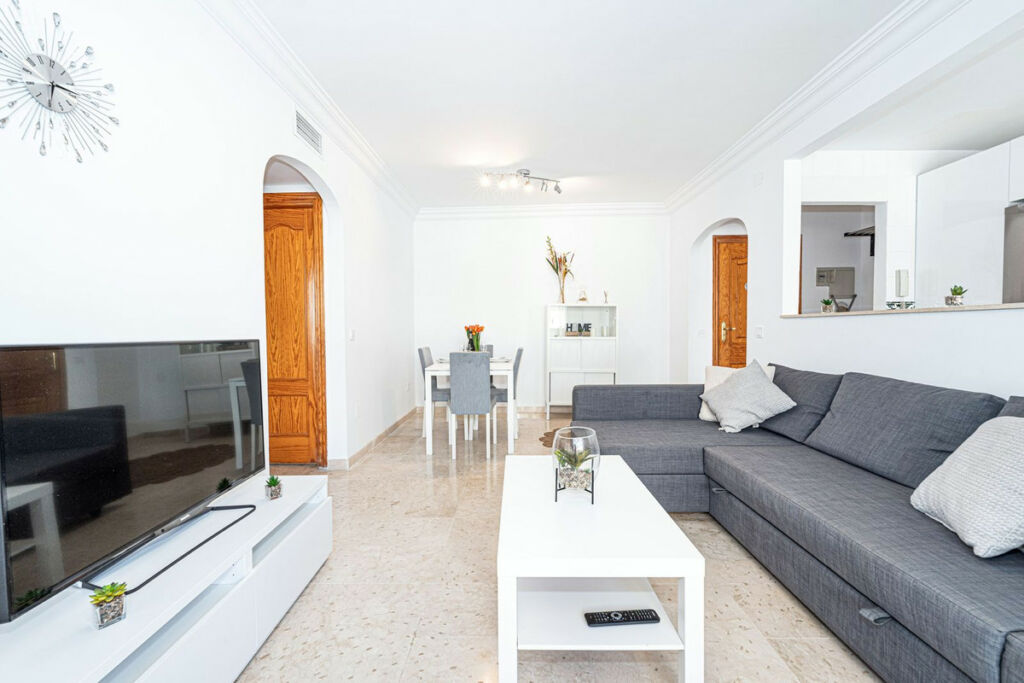 Middle Floor Apartment Estepona Málaga - image 7