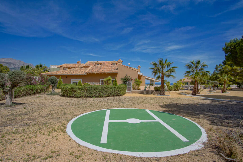 Detached Villa La Nucia Alicante - image 7