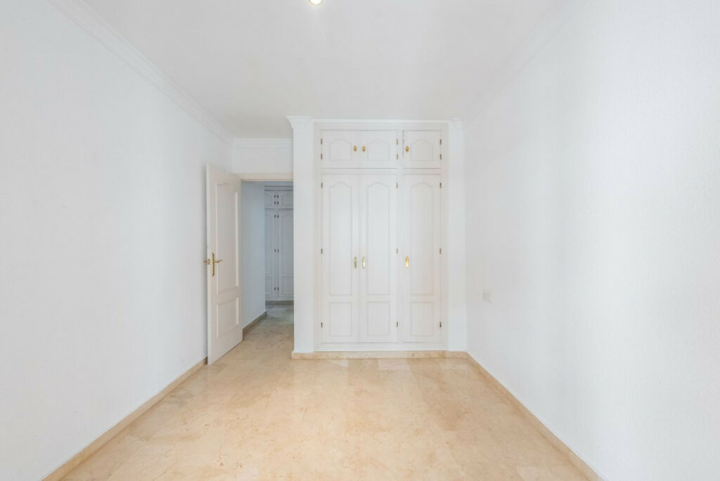 Middle Floor Apartment Estepona Málaga - image 12