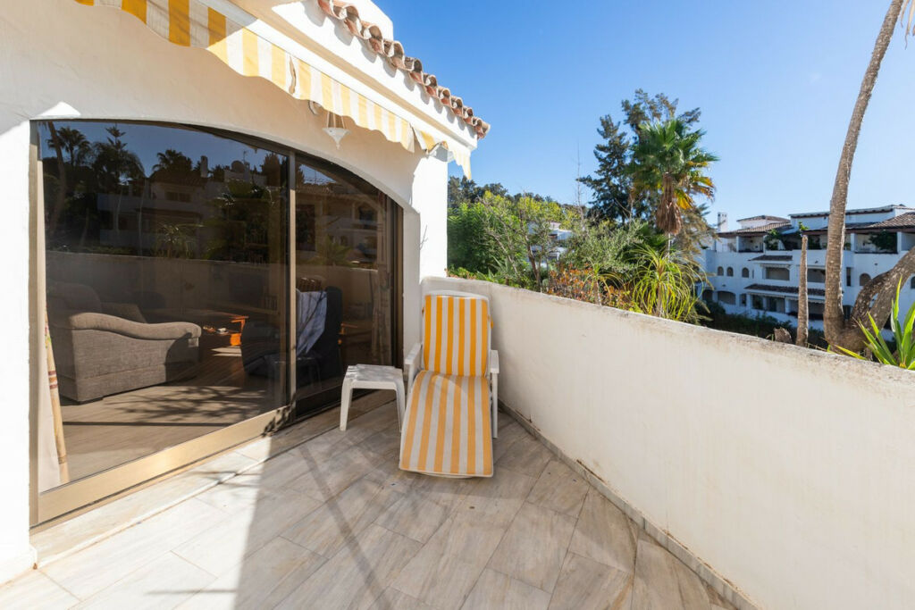 Middle Floor Apartment Elviria Málaga - image 7