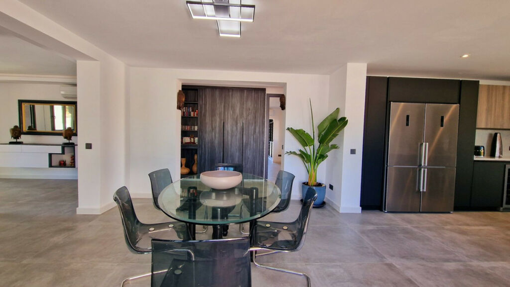 Detached Villa San Pedro de Alcántara Málaga - image 9