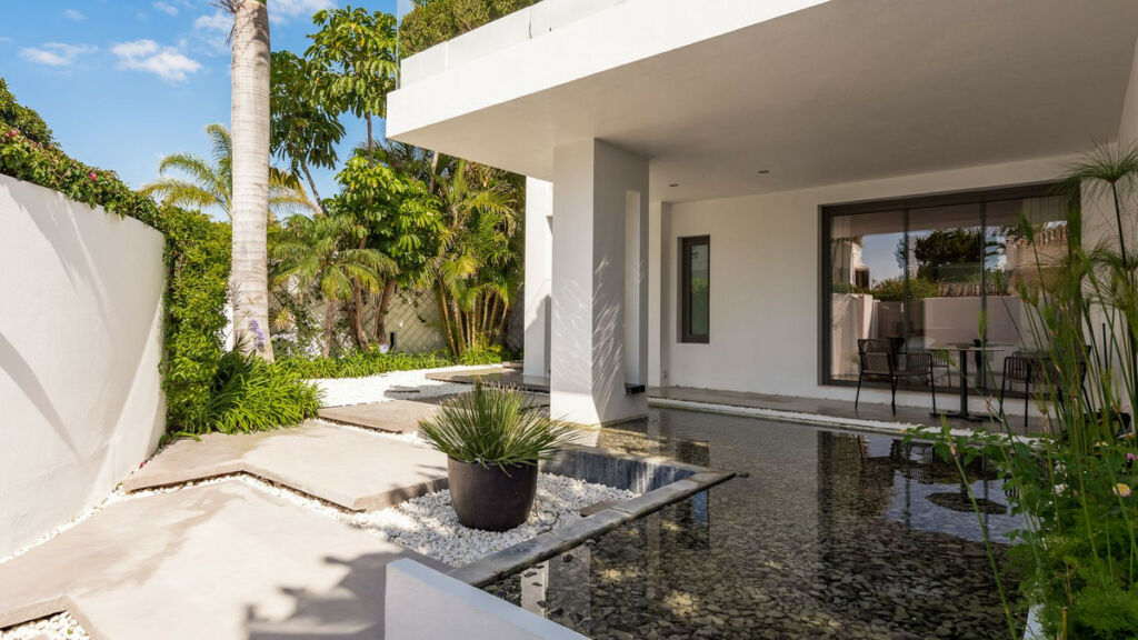 Detached Villa The Golden Mile Málaga - image 8