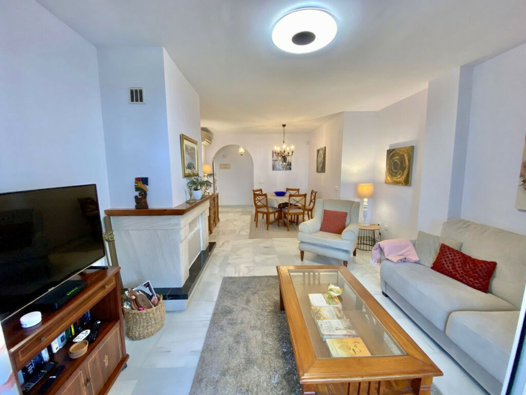 Middle Floor Apartment Elviria Málaga - image 8