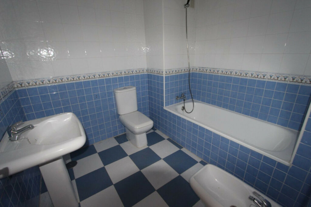 Townhouse La Duquesa Málaga - image 8