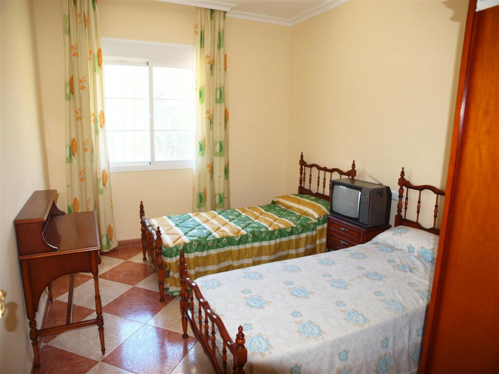 Detached Villa Los Romanes Málaga - image 8