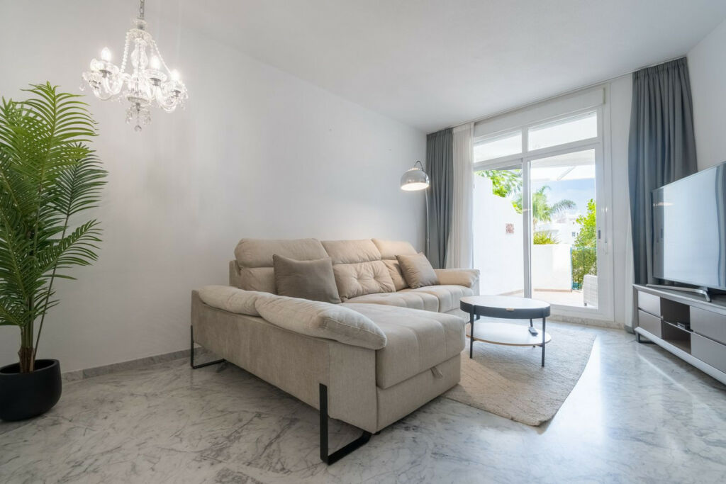 Ground Floor Apartment The Golden Mile Málaga - image 8