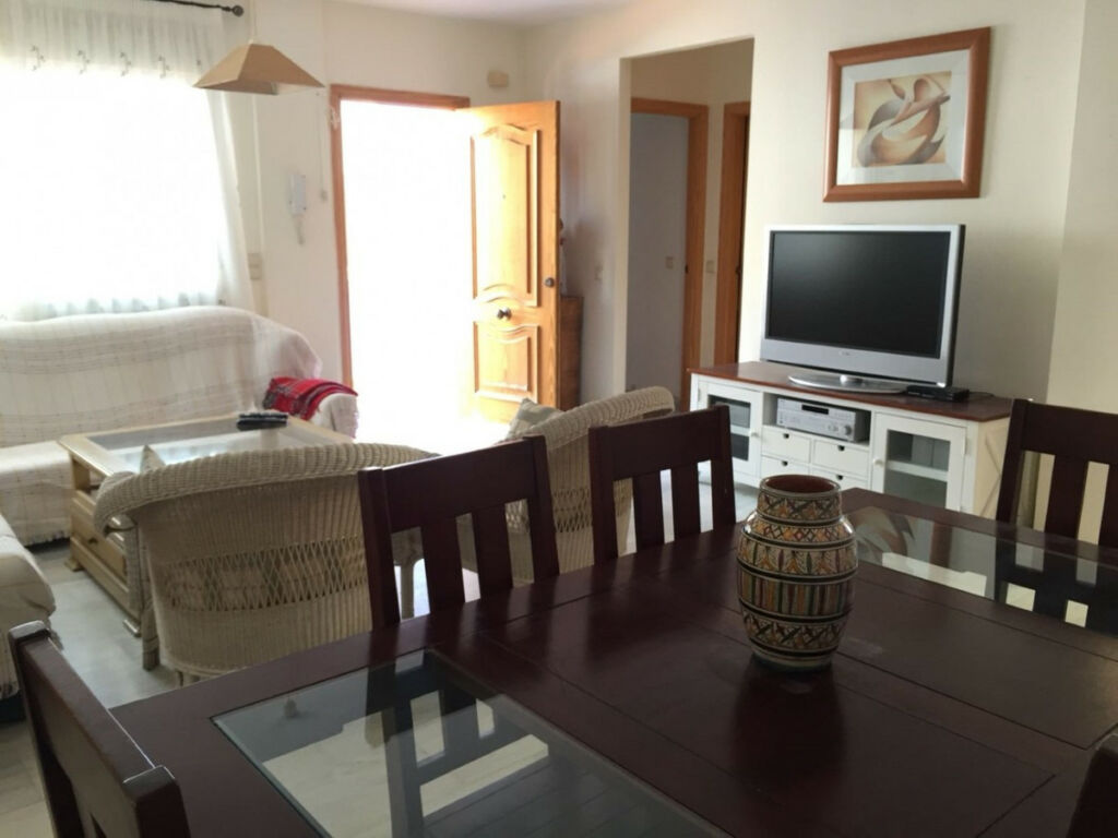 Middle Floor Apartment Mezquitilla Málaga - image 8
