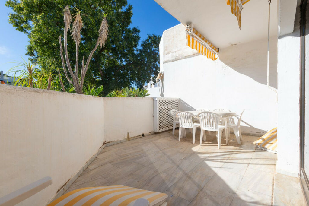 Middle Floor Apartment Elviria Málaga - image 8
