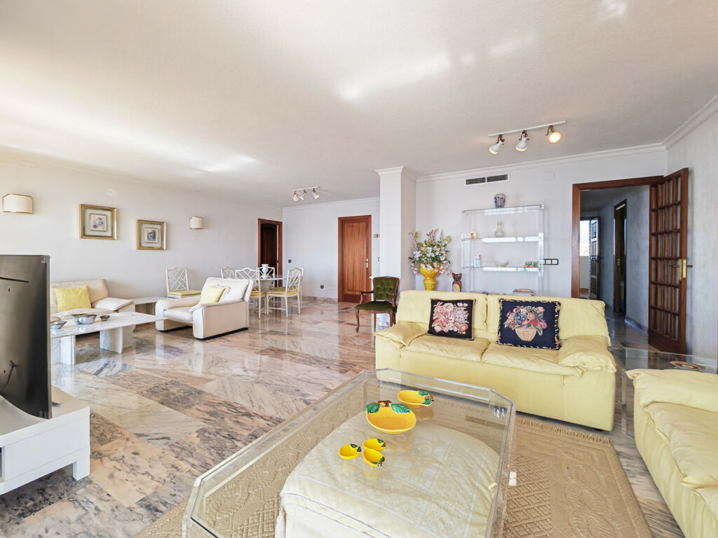 Middle Floor Apartment Los Boliches Málaga - image 8