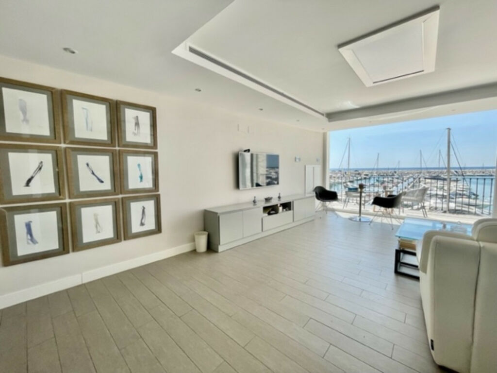 Middle Floor Apartment Puerto Banús Málaga - image 8
