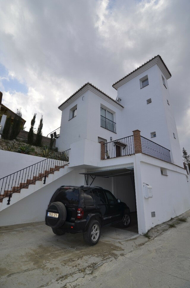 Detached Villa Viñuela Málaga - image 8
