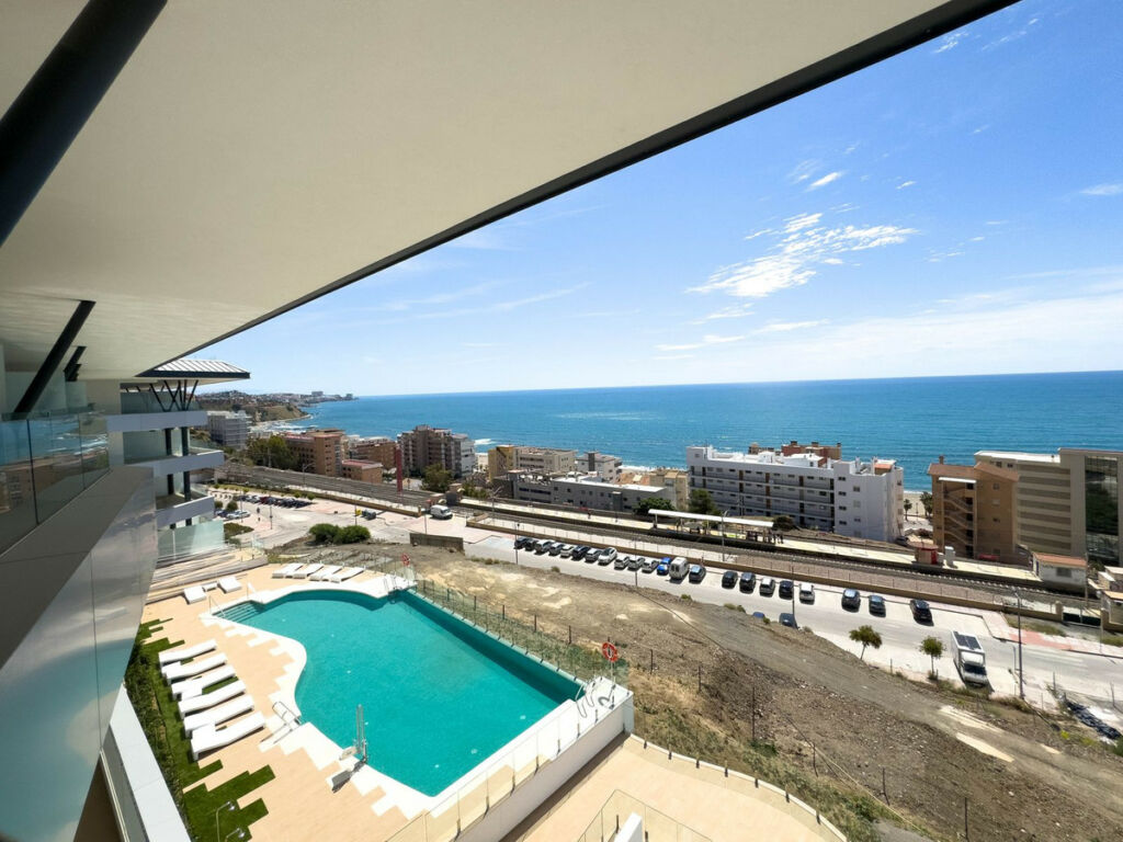 Middle Floor Apartment Fuengirola Málaga - image 9