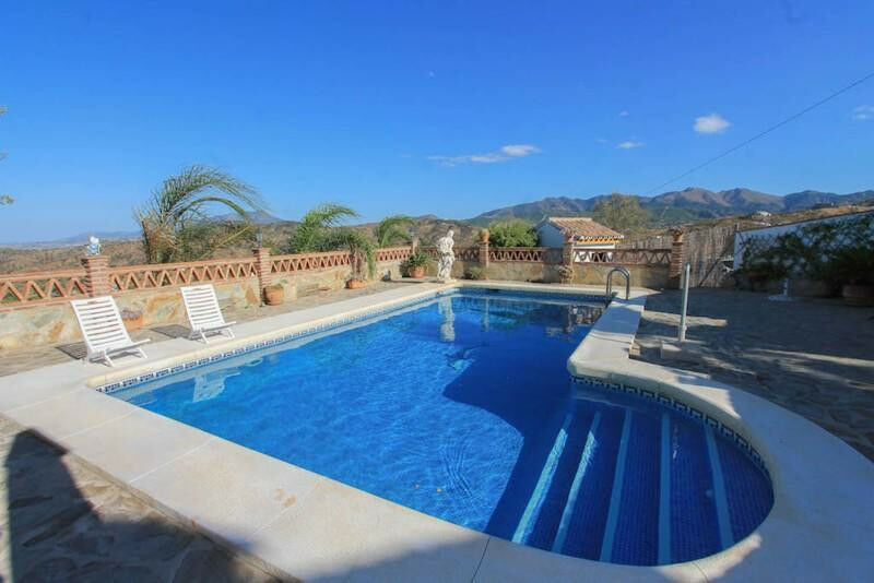 Detached Villa Guaro Málaga - image 9