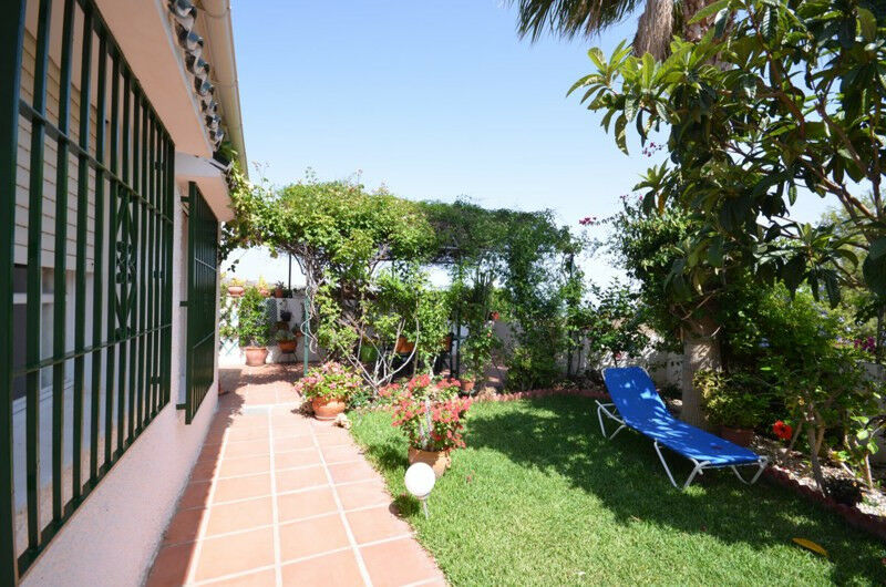 Detached Villa Macharaviaya Málaga - image 8